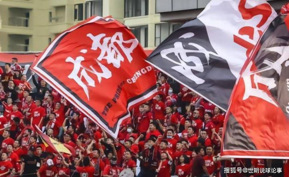 奥纳纳在处理门球时拖延比赛时间的方式，以及安东尼和齐米卡斯的冲突都惹怒了利物浦的球迷。